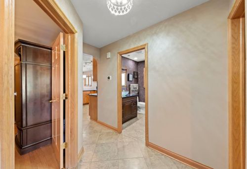 5016 Ridgewood Ave, Chicago IL 60706-2807 exterior