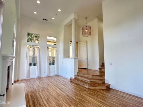 1350 Bayside Cir, Oxnard CA  93035-2148 exterior