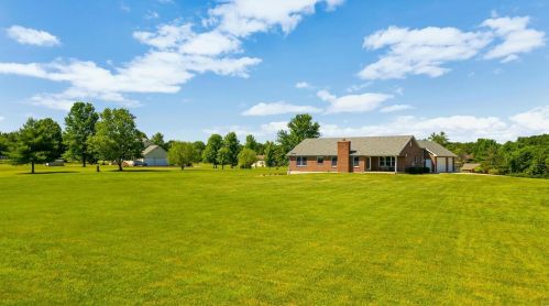 103 Wolf Trl Ct, Defiance MO 63341-1356 exterior