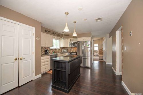 1 April Ave, Huntington Station NY 11746-7002 exterior