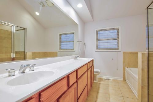 1209 33rd St, Chicago IL 60608-6322 exterior