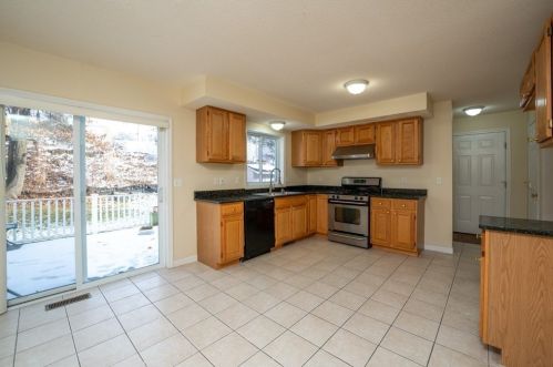 29 Pocantico Ave, Springfield MA 01109-1463 exterior