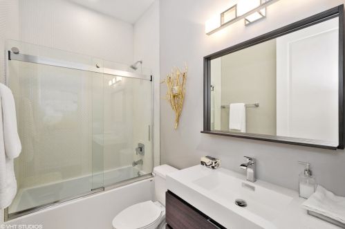 1108 Ashland Ave, Chicago IL  60607-4604 exterior