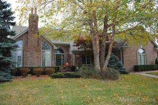46542 Ridge Dr, Macomb Township, MI 48044-3581