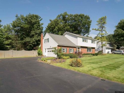 929 Pine Hill Dr, Schenectady, NY 12303-5559