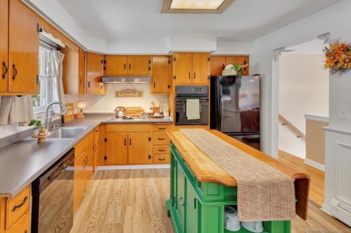 75 Boylston St, Meriden CT 06450-4737 exterior