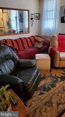 1922 Capitol Ave, Washington DC  20002-1702 exterior