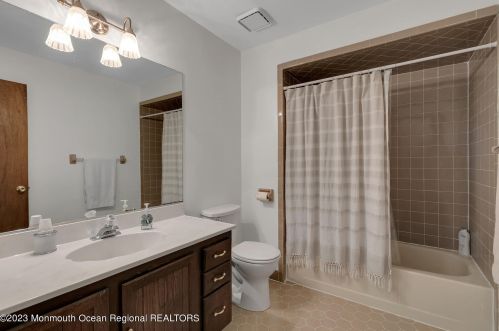 99 4 Winds Dr, Middletown NJ 07748-3134 exterior