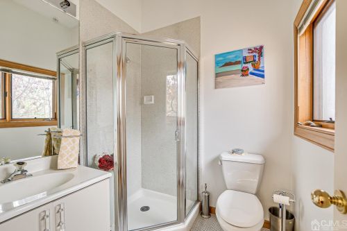 4 Fairhill Rd, Edison NJ 08817-2962 exterior