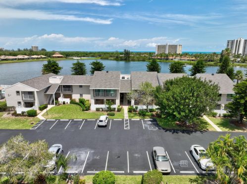 3218 Lakeview Cir, Fort Pierce FL  34950-8826 exterior