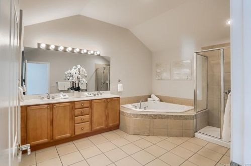 5 Terra Nova Cir, Westport CT 06880-4749 exterior