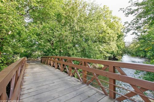 509 Aurora Ave, Naperville IL 60540-6221 exterior