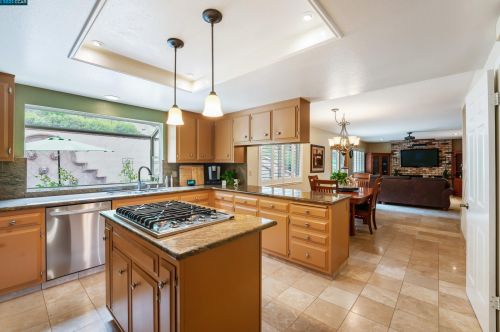 1170 Ridgemont Pl, Concord CA 94521-4831 exterior