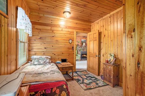 224 Elizabeth St, Sylvan Beach MI 49461-1311 exterior