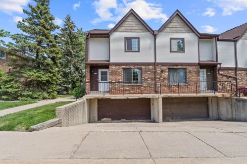 4130 104th St, Milwaukee WI  53228-2014 exterior