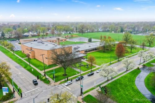 1307 Oneida St, Joliet IL 60435-6731 exterior