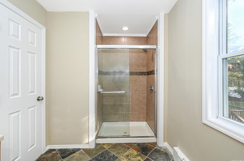 2 Gehrig St, Commack NY 11725-2006 exterior