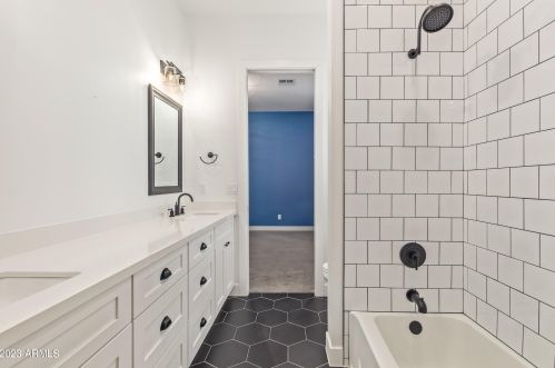 4239 42nd St, Phoenix AZ  85018-4207 exterior