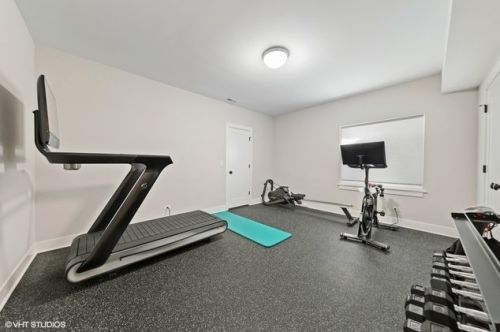 662 Parkside Ave, Elmhurst IL 60126-5029 exterior