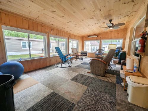 5 Dawn Dr, Concord NH 03303-2050 exterior