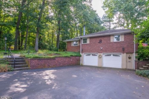 154 High Crest Dr, West Milford Lakes, NJ 07480-3708