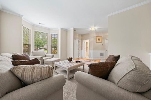 549 Cascade Hl Ct, Atlanta GA 30331-8385 exterior