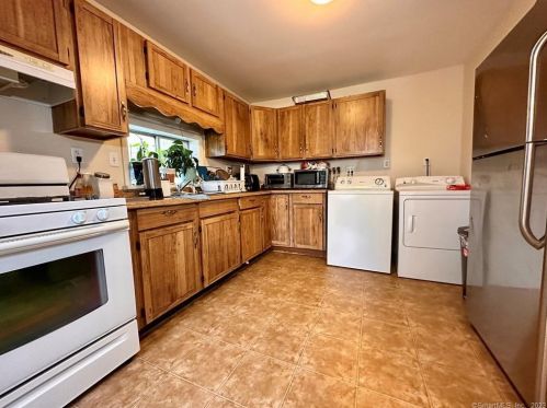 8 Burwell St, Norwalk CT 06854-4703 exterior