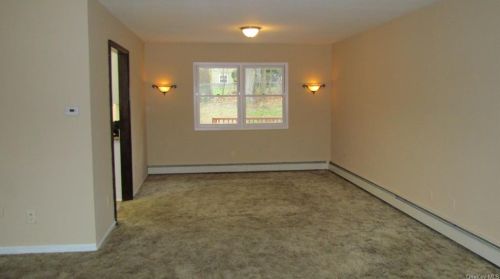 131 Simone Dr, Poughkeepsie NY 12603-3751 exterior