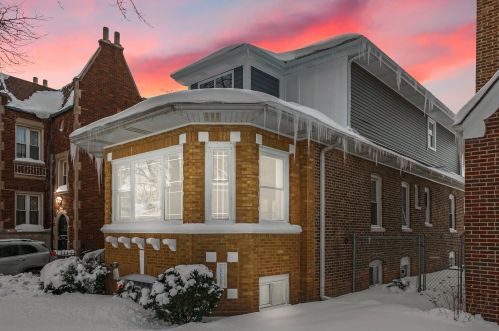 7920 Crandon Ave, Chicago IL 60617-1147 exterior