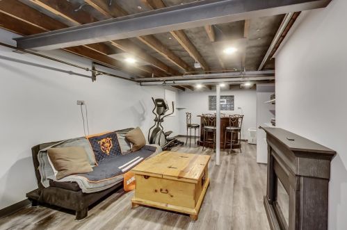 6040 Northcott Ave, Chicago IL 60631-3103 exterior