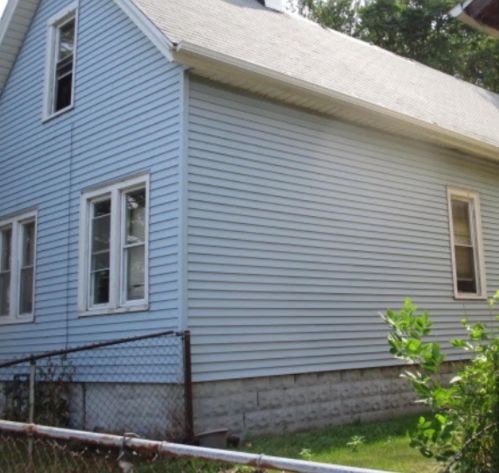 2345 8th St, Milwaukee WI 53215-4707 exterior