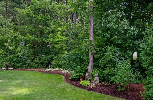 4 Hampshire Dr, Concord NH 03301-5914 exterior