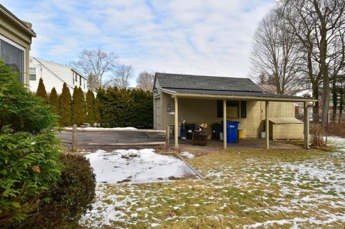 1052 Plymouth St, Windsor CT 06095-3653 exterior