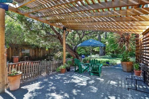 81 Byron Dr, Concord CA 94523-4102 exterior