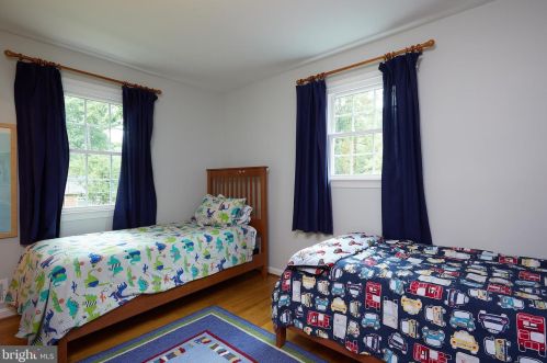 629 Goldsborough Dr, Rockville MD 20850-1905 exterior