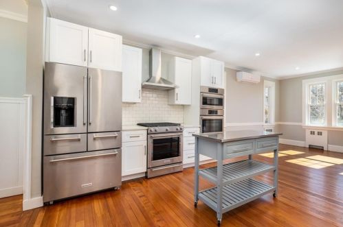 12 Goldsmith St, Providence RI 02906-4808 exterior