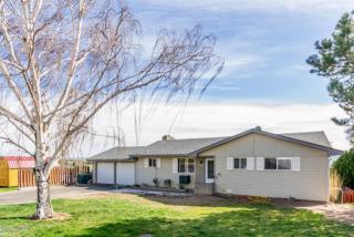 5606 Hilltop Dr, Yakima, WA 98901-1631