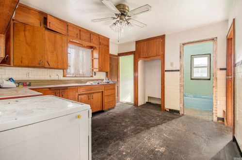 617 9 St, Mishawaka IN 46544-4919 exterior