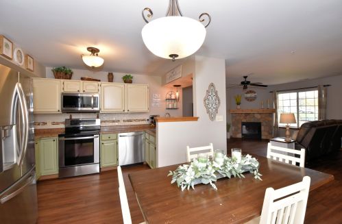 4967 Maple Leaf Cir, Milwaukee WI 53220-2780 exterior