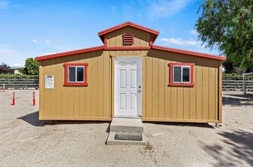 37055 De Portola Rd, Temecula CA 92592-9575 exterior