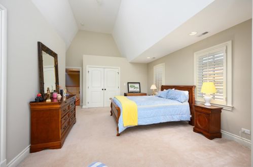 562 Linden Ave, Elmhurst IL 60126-4029 exterior