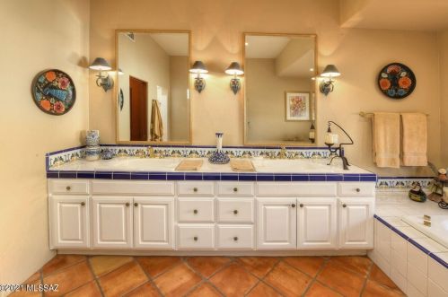 4820 Camino Escuela, Tucson AZ 85718-5914 exterior