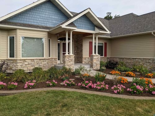 2717 Northridge Dr, Duluth, MN 55811-4210