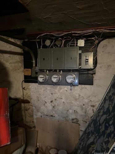 260 Grove St, New Britain CT 06053-3762 exterior