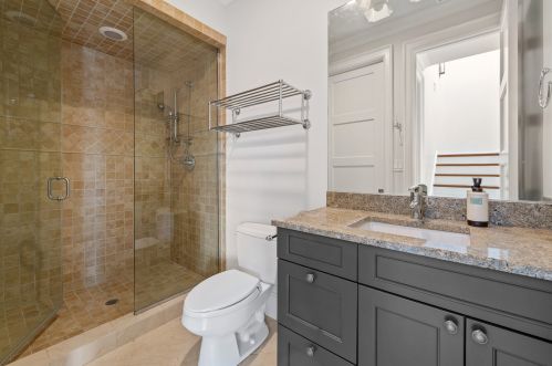 1025 Lill Ave, Chicago IL 60614-2107 exterior