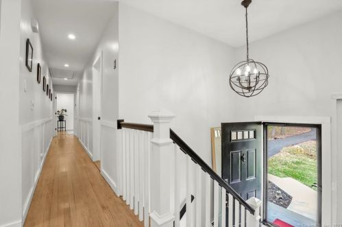 72 Regan Rd, Ridgefield CT  06877-1424 exterior