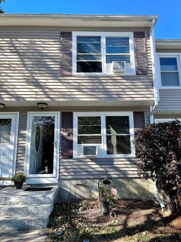 15 Wyman St, Concord, NH 03301-3156