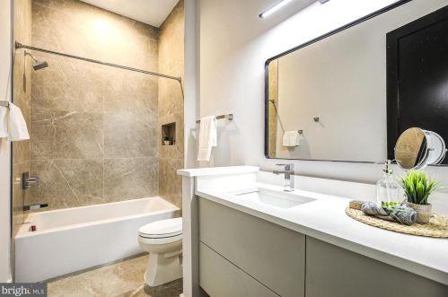 6160 Hardy Dr, Mc Lean VA 22101-3112 exterior