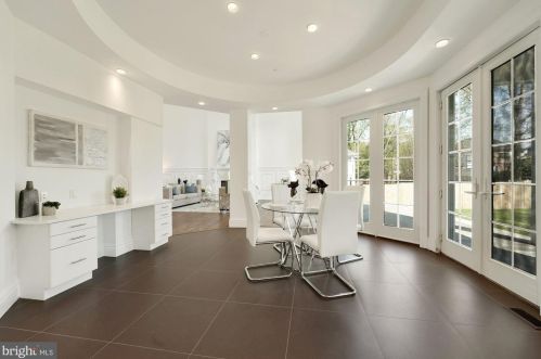 9318 Cranford Dr, Rockville MD 20854-2231 exterior