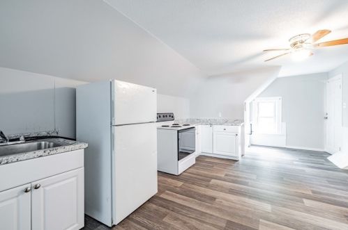 62 Rivers Ave, Chicopee MA 01013-4125 exterior